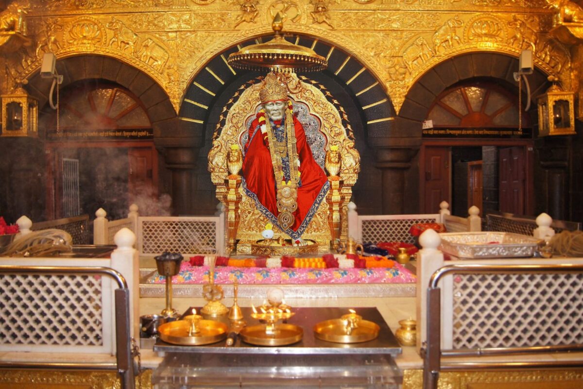 Hyderabad To Shirdi Tempo Traveller