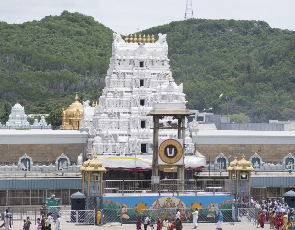 hyderabad to tirupati tempo traveller